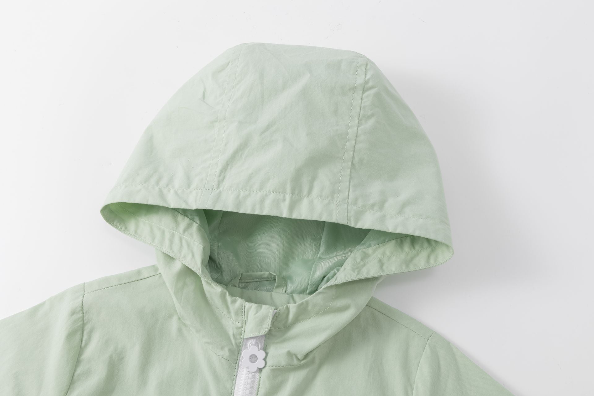 Cortaviento con capucha